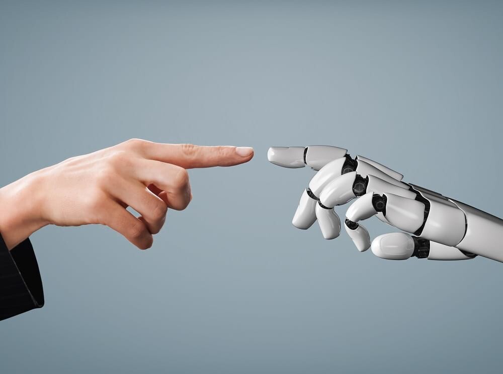 Menschliche Hand und Roboter Hand berühren sich